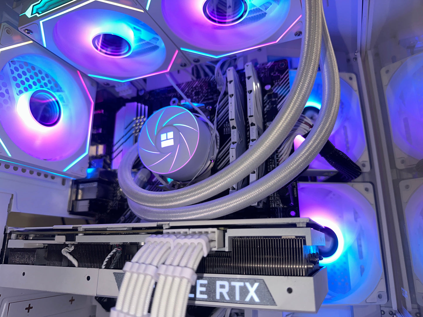 โ๏ธ Frostbite| RTX 3080 | Ryzen 5 5600X | 32GB | 240mm AIO