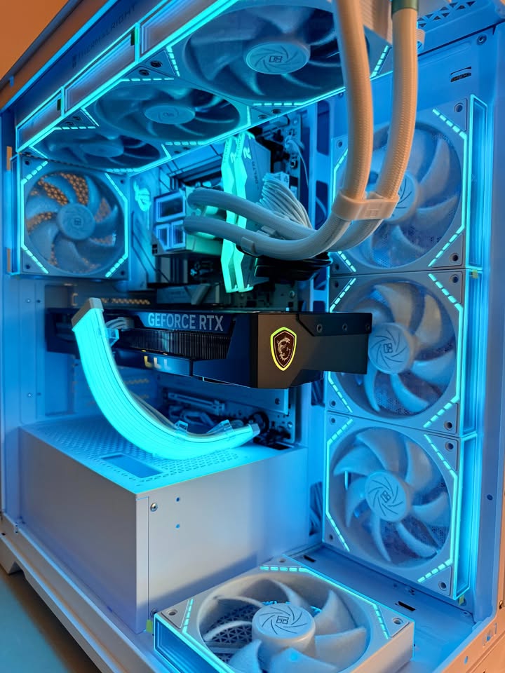 ❄️ FrostForge — Ryzen 7 9800X3D | RTX 5070 Ti | 32gb DDR5| Windows 11 Pro