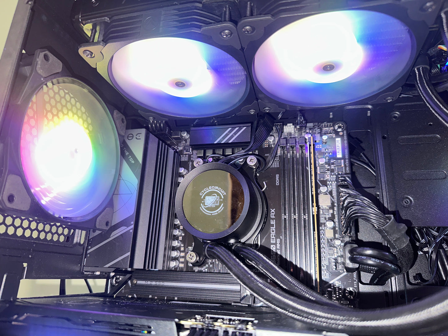 MSI Forge Gaming PC – RTX 3070 / Ryzen 5 7600X / Kraken AIO