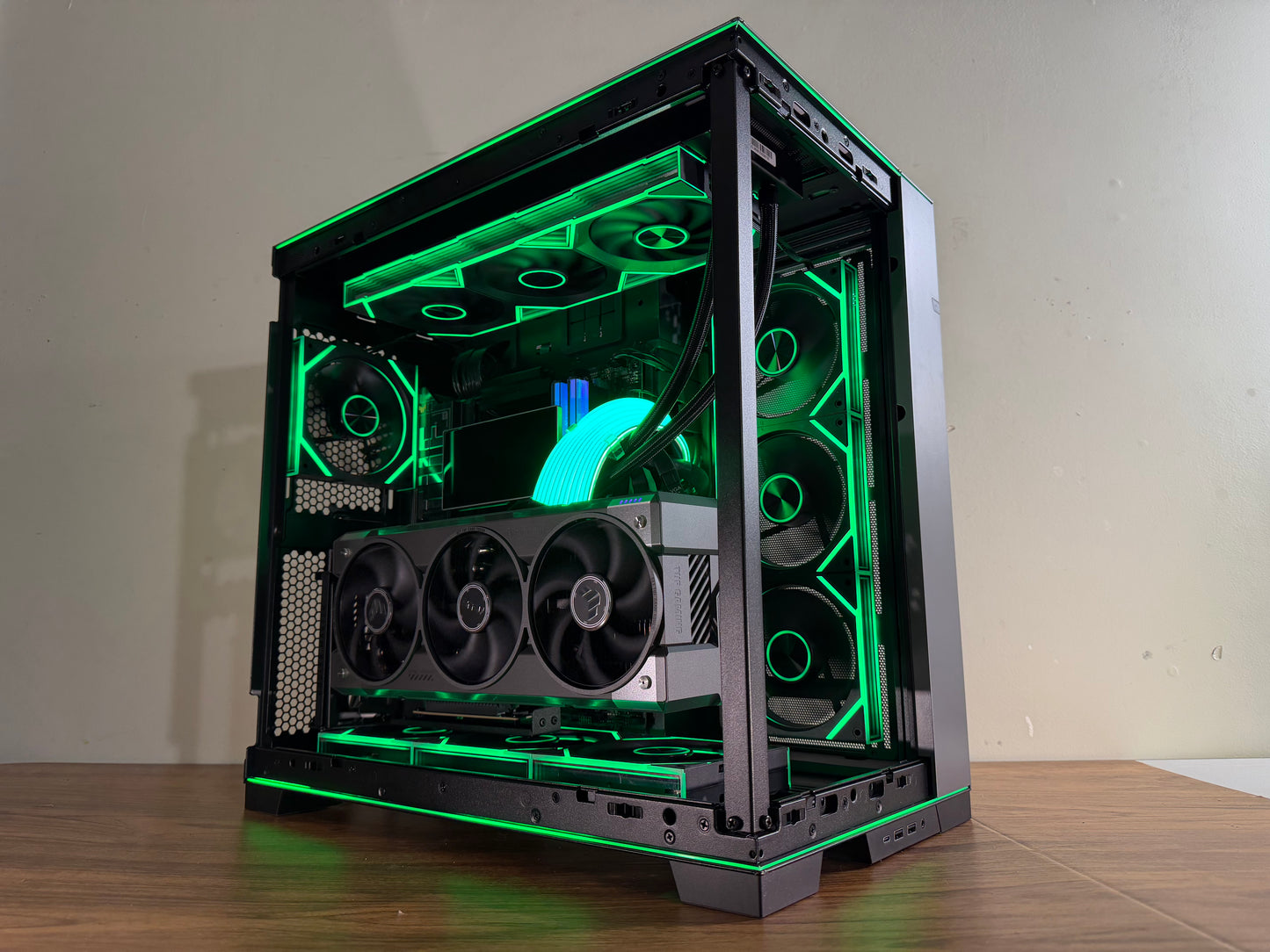 👑 APEX MIRRORSTORM SHOWCASE— 9950X3D | RTX 5080 | 32GB 8000mhz| 2tb 990 pro| 1000w PSU |
