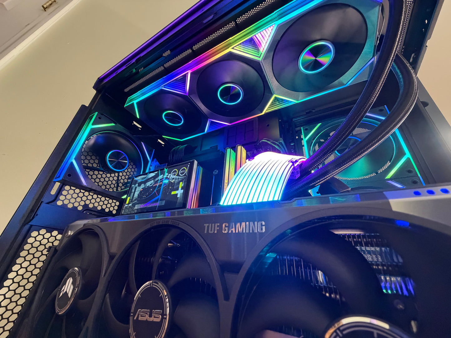 👑 APEX MIRRORSTORM SHOWCASE— 9950X3D | RTX 5080 | 32GB 8000mhz| 2tb 990 pro| 1000w PSU |